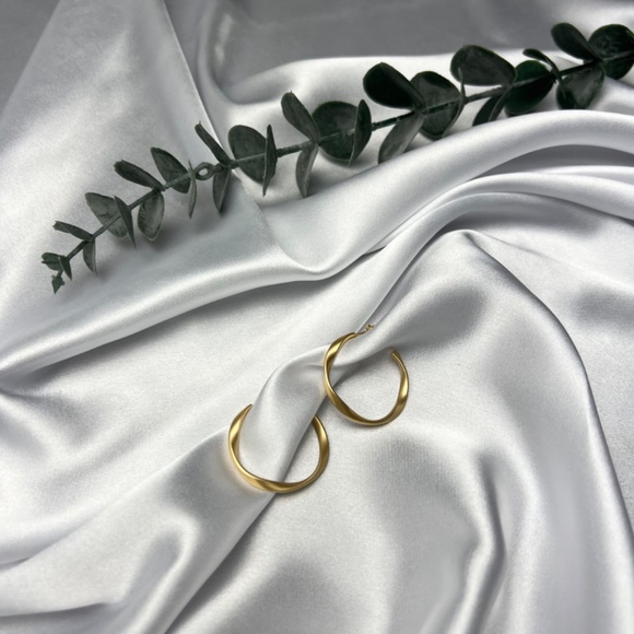 Anuli | Stainless Steel Classical Circle Hoop Earrings - Picture 5 of 6